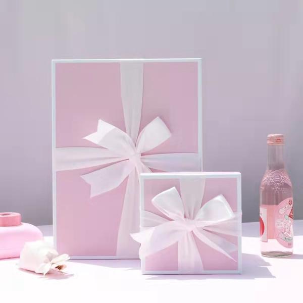Spot Color Luxury Pink Rigid Cardboard Gift Box Bolsas de mão Caixa de embalagem de presentes cosméticos com fita