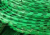 Galvanizado Gi Barbed Wire Fencing Triple Twist Gi Barbed Wire Azul/Verde/Vermelho 26-100mm Barbe Spacing