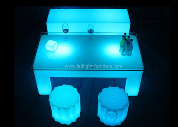 A cadeira dada forma coto da barra do diodo emissor de luz do RGB, ilumina acima os tamboretes de barra recarregáveis para crianças