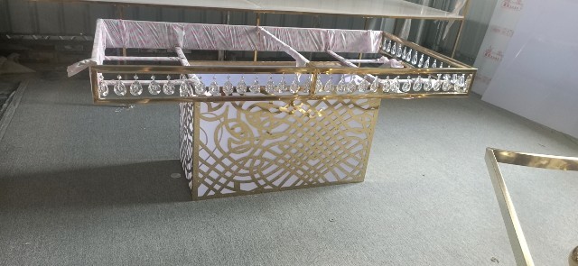 WENDING Gold Rose-Carved Crystal-Pendant Signing Table – Luxury Wedding Welcome Desk