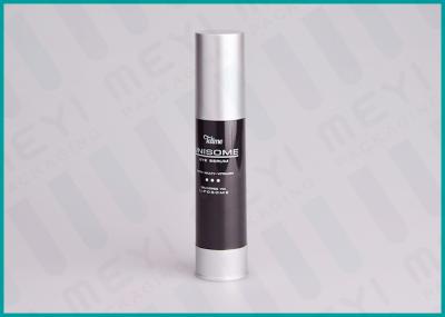 Garrafa cosmética da bomba de um preto de 40 ML com a bomba e o tampão lustrosos da prata de Matt