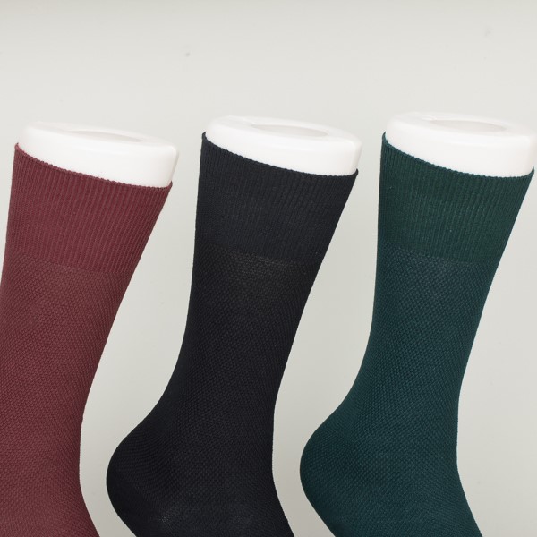 Chaussettes en nylon rouges/de vert fibre de robe, chaussettes respirables de robe de coton organique de cachemire