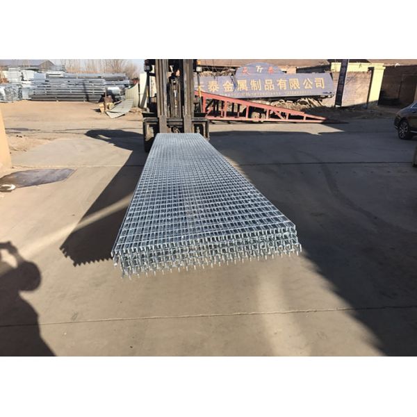 Industrial Platform Serrated Steel Grating Hot Dip Galvanized Feature