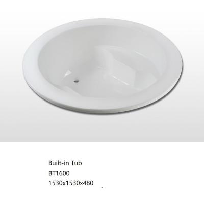 Bens usando a cor branca de limpeza mais fácil da banheira acrílica incorporado circular