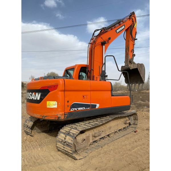 Doosan DH150 Excavator in Dubai 15000 KG Machine Weight Original Hydraulic Cylinder