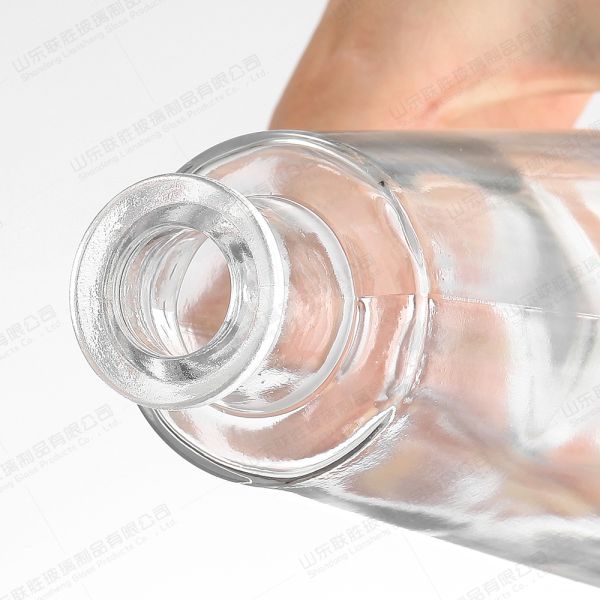 Customized 700ml 750ml Wine Glass Bottle with Glass Collar and Healthy Lead-free Glass