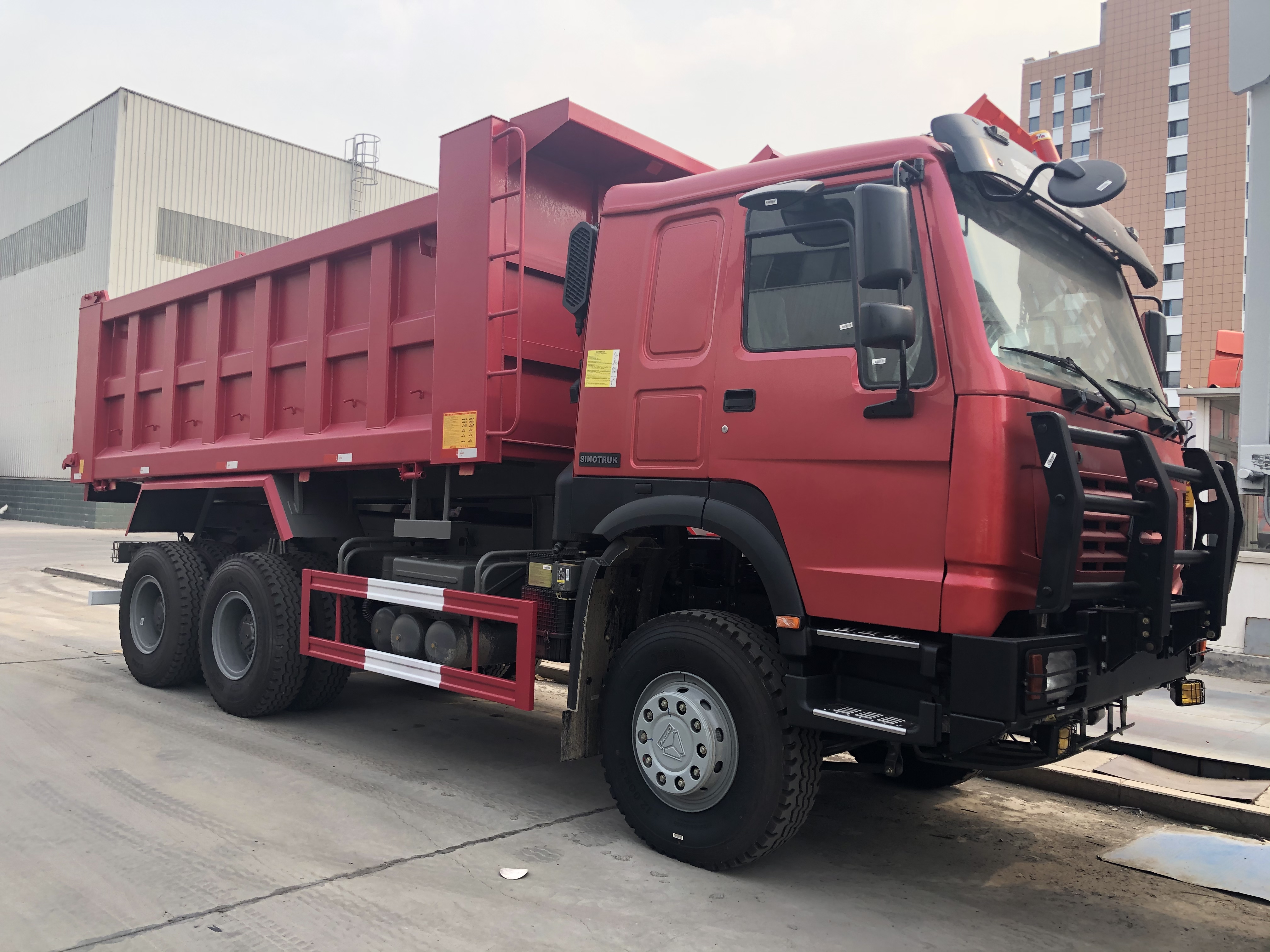 HF9 самосвал барабанчика 300L Howo 6x4 с военным бампером