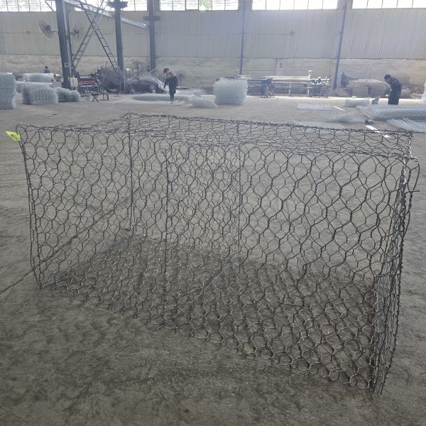 Erosion Control Galvanized Woven Gabion Box /PVC Gabion Box Retaining Walls for Slope Stabilization