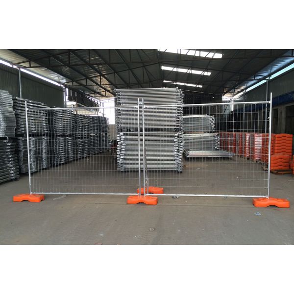 Hot-dipped portable 2.4m x2.1m temporary moveable safety fence Australia Market