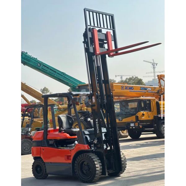 Used Toyota 3.5-Ton Electric Forklift in Vibrant Orange for Safe and Efficient Warehouse Handling