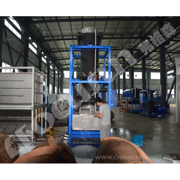 Focusun entrega una máquina de hielo en tubo de calidad alimentaria de 10T/24hr para el mercado minorista en Shanghai