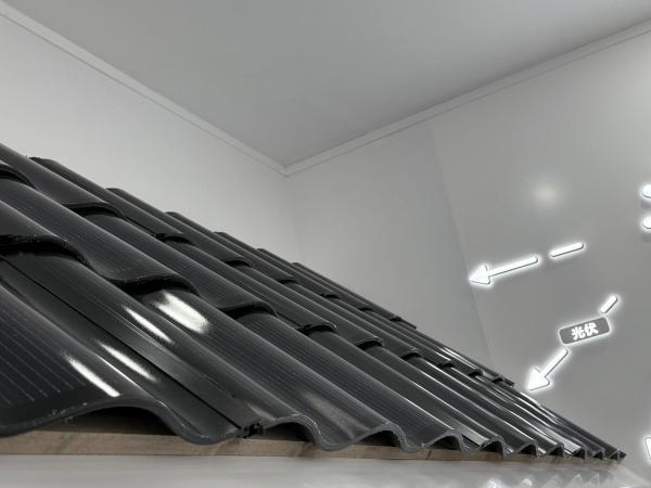 50W カーブタイル BIPV ソーラーパネル レッド ソーラータイル CE 認定 カーブデザイン