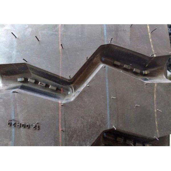 Big Block Tread Off Road Truck Tires 12.00R20 Outstanding Grip Performance