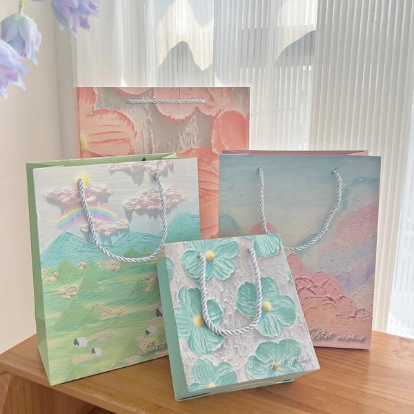 Creative oil painting gift bag, artistic tote bag, exquisite festival men's and women's birthday bouquet packaging, gift paper bag for free