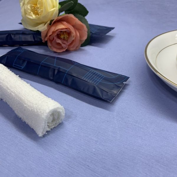 Очищая свернутые Випес хлопка влажные для ресторана