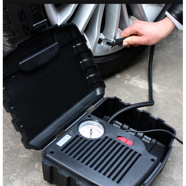 Dc 12v Portable Air Compressor Black Color 250psi Customized With Watch