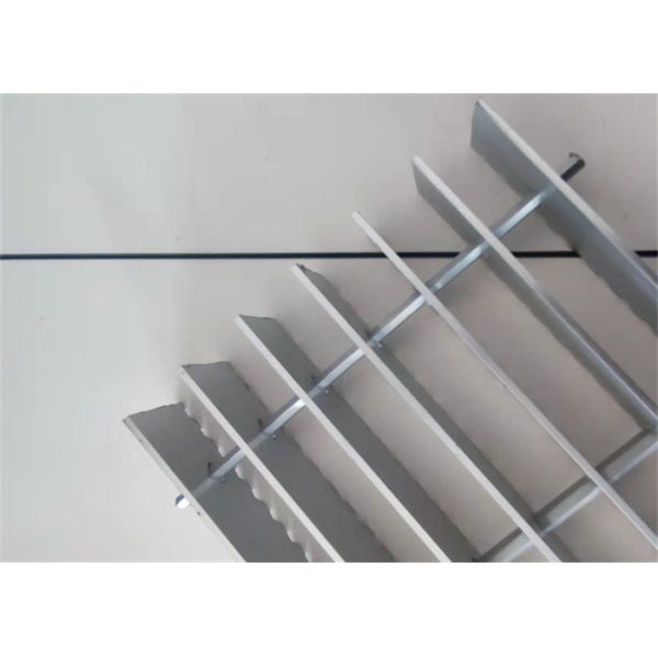 Reja de aluminio estampada con la oxidación de la altura de 38m m para la calzada de la plataforma