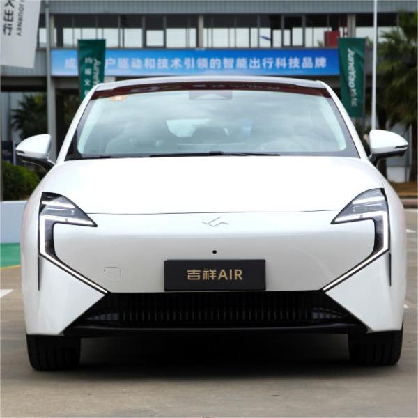 Large Space 5 Seat Electric Car Air C5  Equipped With 51.2 KWh LFP Battery