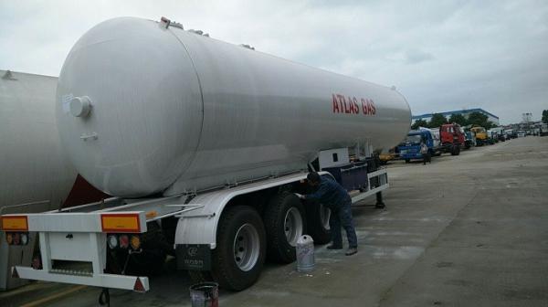 Semi Trailer Lpg Gas Tanker Truck , 49.6cbm Tri Axle Semi Trailer With Fuel Box
