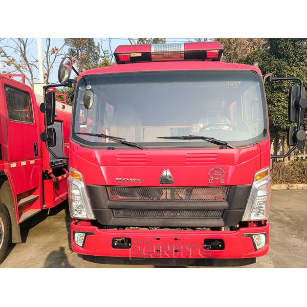 Новый SINOTRUCK Howo 4x2 легкий пожарный грузовик с насосом воды