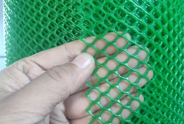 3m Width Plastic Mesh Netting 100m Long In Roll Extruded Plain Rigid