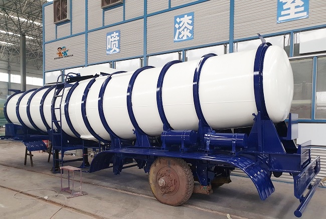 Трейлер топливозаправщика 25CBM масляной серной кислоты 30ft доставки Q345 Semi