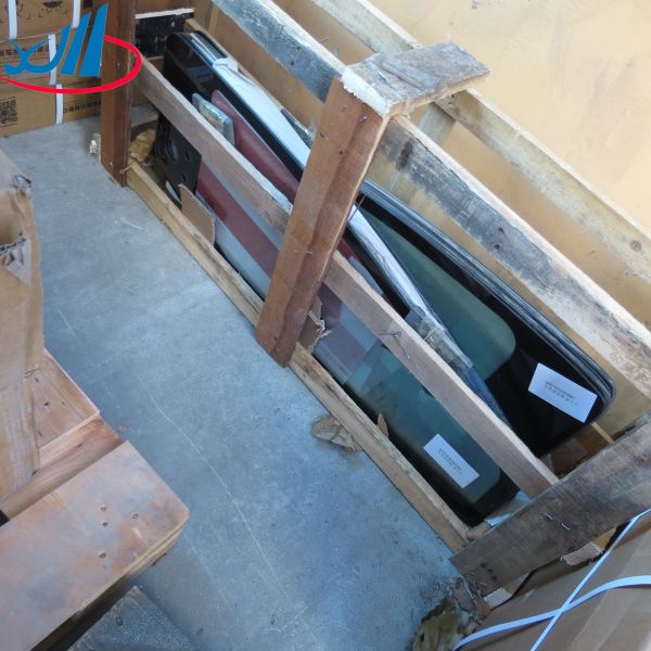 SINOTRUK HOWO Truck Safety And Durable Front Windshield WG1642710001