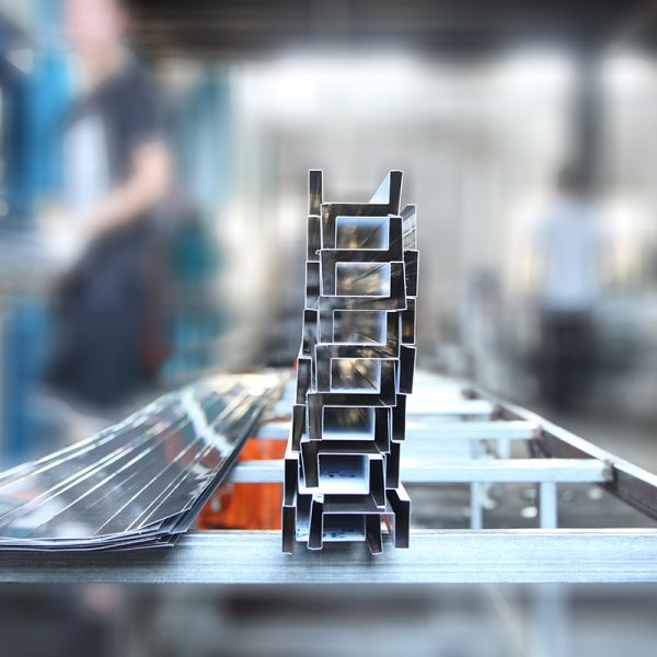 Máquina de corte vertical V automático da viagem de ida e volta V que sulca a máquina com os dois suportes de ferramenta