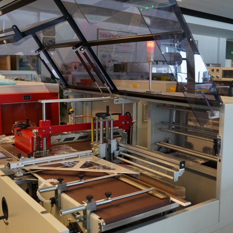 Automatic Heat Shrink Packaging Machine 4kW 220V-240V For T-Molding