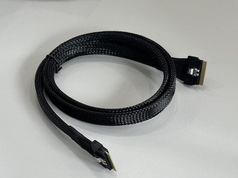 SFF-8654 8i to SFF-8654 8i High-Speed Mini SAS HD Connector Cable, 1.0 m 32AWG 85 Ω Braided Assembly