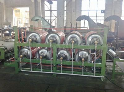 Système de refroidissement efficace de feuilles de caoutchouc par refroidissement à l'eau avec dispositif d'oscillation automatique