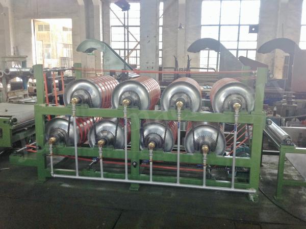 Système de refroidissement efficace de feuilles de caoutchouc par refroidissement à l'eau avec dispositif d'oscillation automatique