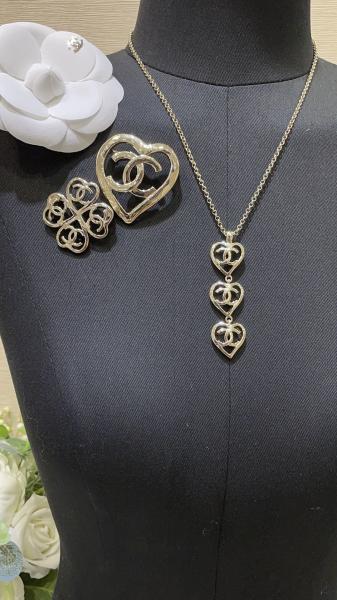 Hollow Out Luxury Brooch Pin Heart Clover Brooch 18K Gold Plated With Diamond