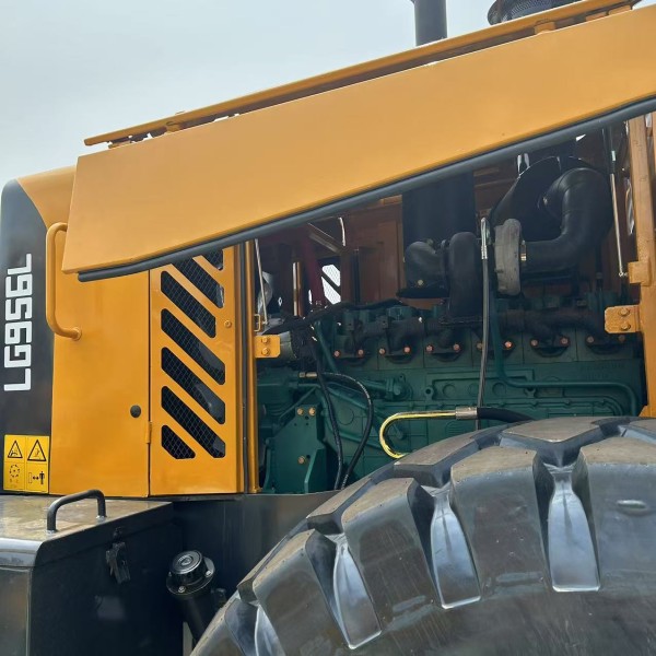 Powerful SDLG L956L 5 Ton Front Loader High Efficiency Wheel Loader With Large Bucket Capacity for Mining & Quarry