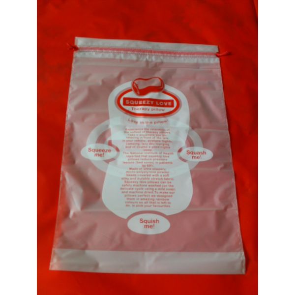 La bolsa de poliéster de empaquetado de la ropa/de la almohada despeja las bolsas de plástico del lazo