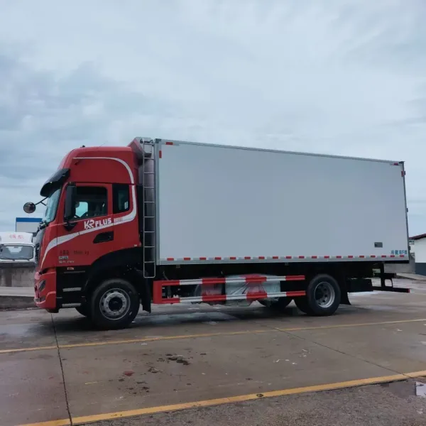 Dongfeng 6X4 Tractor with 40ton-50ton Transport Freezer Trailer Refrigerator Container Semi Trailer