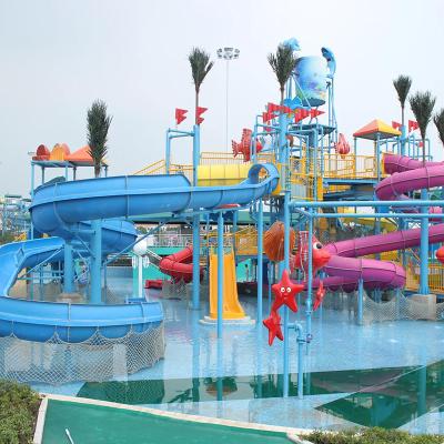 Terrain de jeux d'eau en fibre de verre Grand toboggan à courbe d'eau avec l'équipement de terrain de jeux et le jeu