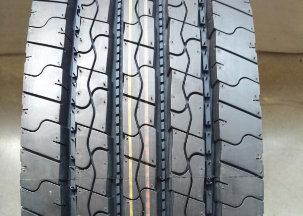 Reinforced 11R 22.5 Truck Tires , Low Rolling Resistance Tires 4 Zigzag Grooves