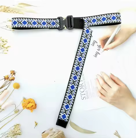 Wholesale New Style Blue and White Diamond Pattern Canvas Belt with Black Buckle
