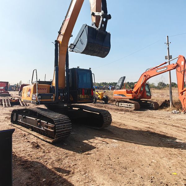 Hydraulic Used SANY SY235 Excavator 129kw Rated Power Middle Size Digger Original Version