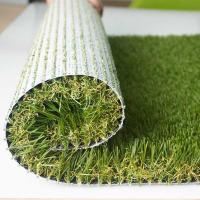 Antiéblouissant artificiel de couverture de pelouse de tapis d'herbe synthétique verte de gazon