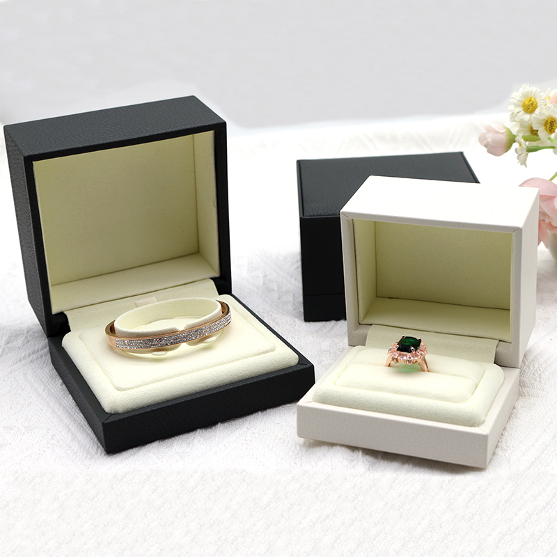 Custom Logo Jewelry Display Box Leatherette Necklace Box With Textured Matte Exterior