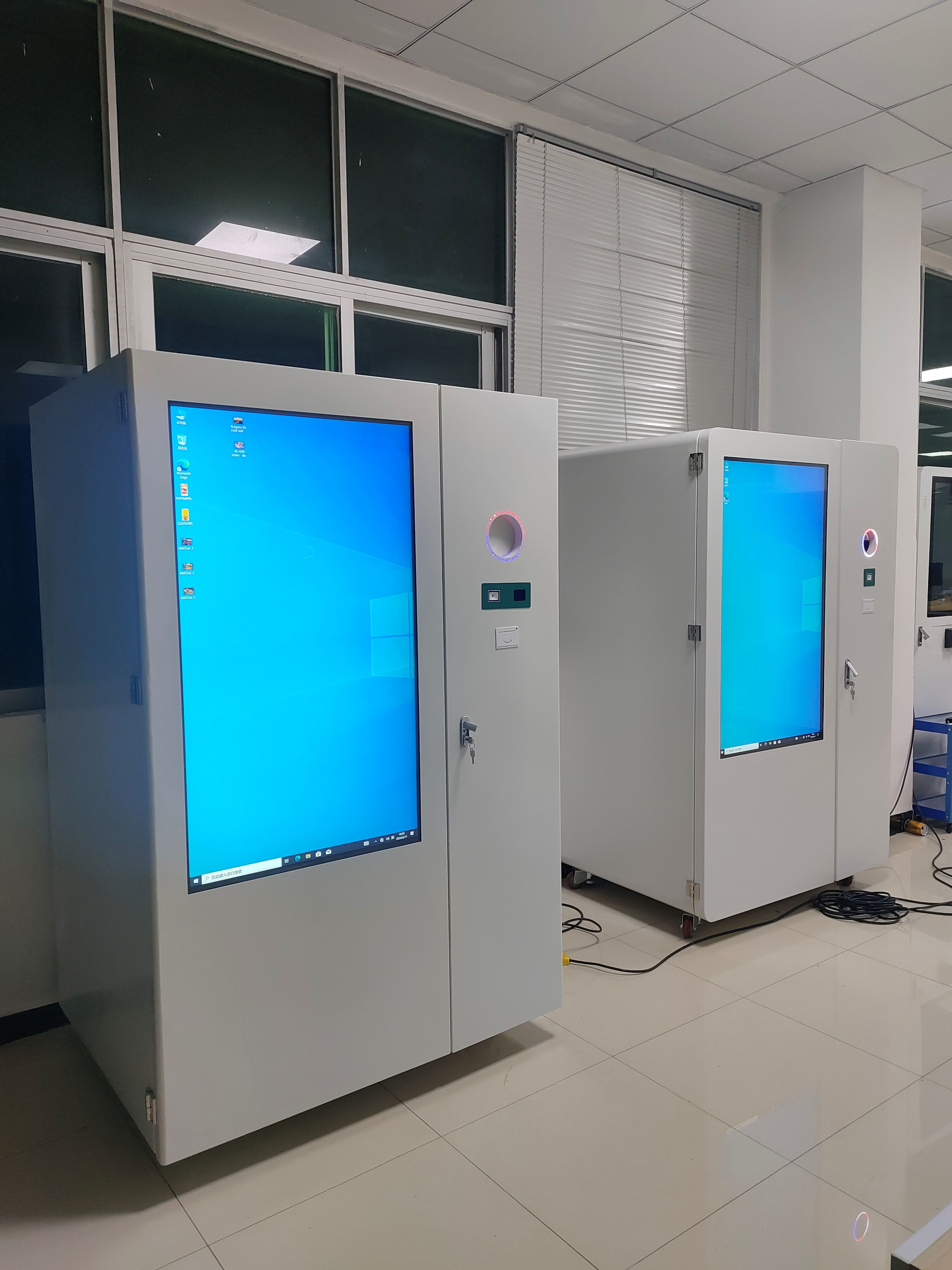 Многоязычное решение для переработки твердых отходов бутылка может системы RVM 49 дюймовый сенсорный экран
