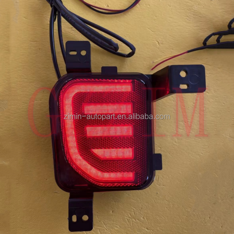 Красный задний бампер для Ford Everest 2022 Три цвета Задняя лампа ABS пластик