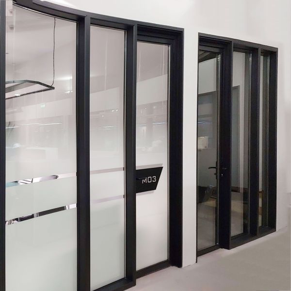 Vidrio de seguridad Ventanas y puertas Marco de acero inoxidable Marco de madera Puerta corredera 3mm 4mm 5mm Puerta corredera de vidrio endurecido para el hogar