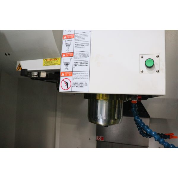 High Accuracy BT40 3 Axis VMC Machine For Metal Parts Processing