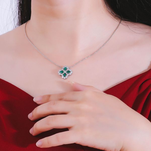 Línea de joyería de moissanita refinada en oro de 14K y 18K y plata S925, con piezas atemporales ideales para minoristas y profesionales de la joyería en todo el mundo