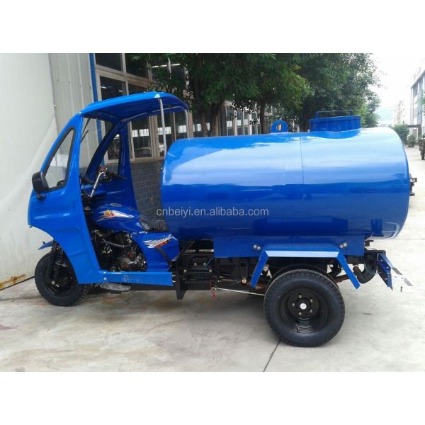 Heavy Duty Green Five Wheel Diesel Water Tank Tricycle with 50*100 Frame in Peru