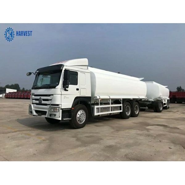 Грузовик нефтяного нефтян дизельного масла отсеков Sinotruk 6x4 371hp 28000L 4