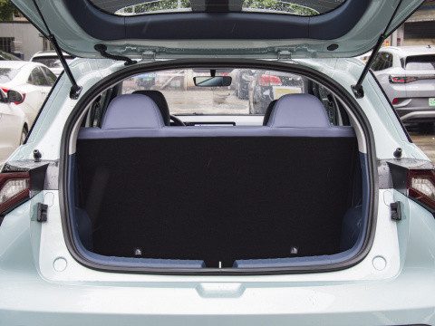 Small SUV ECO Friendly Electric Cars Geely Geometry E 320km 401km 5 Doors 5 Seaters